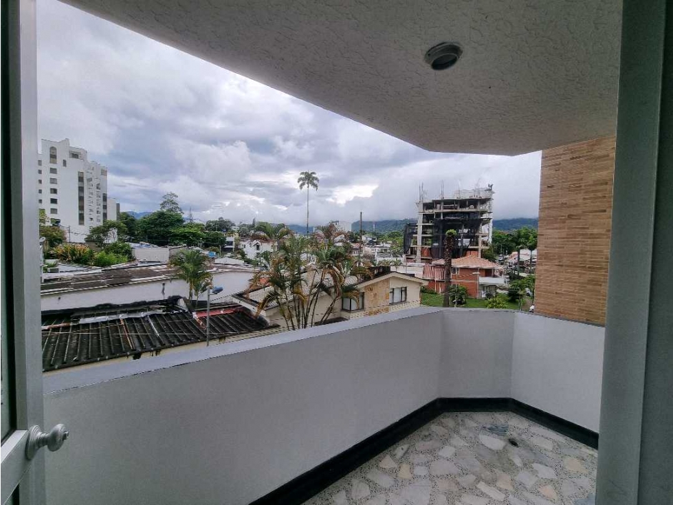 Apartamento remodelado en la castellana a una cuadra de la Av. Bolívar — foto 4
