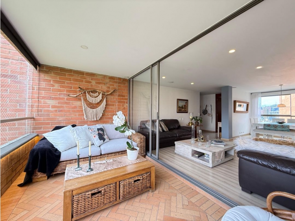 Apartamento remodelado en venta El Poblado Las Santas vista definida — foto 4