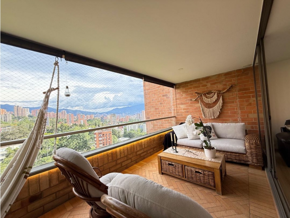 Apartamento remodelado en venta El Poblado Las Santas vista definida — foto 5