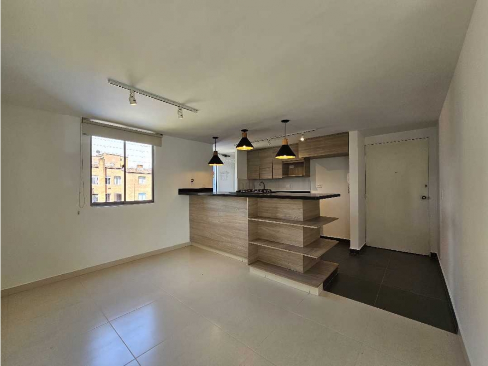 Apartamento remodelado en venta en La América/ Cristobal
