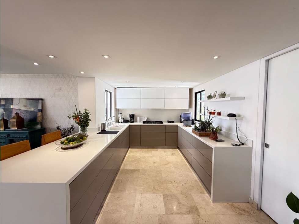 APARTAMENTO REMODELADO EN VENTA EN BAJO NORMANDÍA (JP)