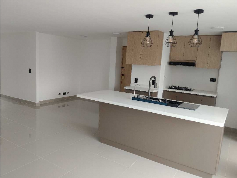APARTAMENTO REMODELADO EN VENTA EN CALASANZ BAJO