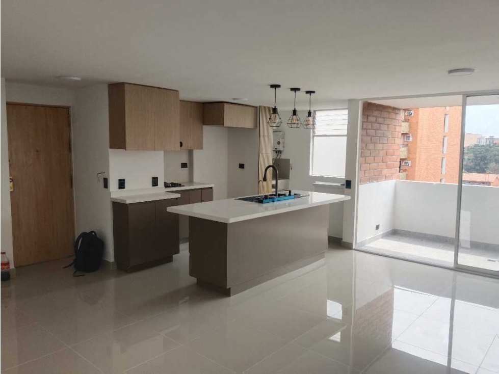 APARTAMENTO REMODELADO EN VENTA EN CALASANZ BAJO — foto 3