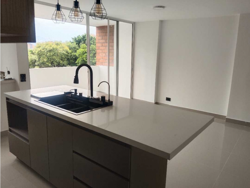 APARTAMENTO REMODELADO EN VENTA EN CALASANZ BAJO — foto 6