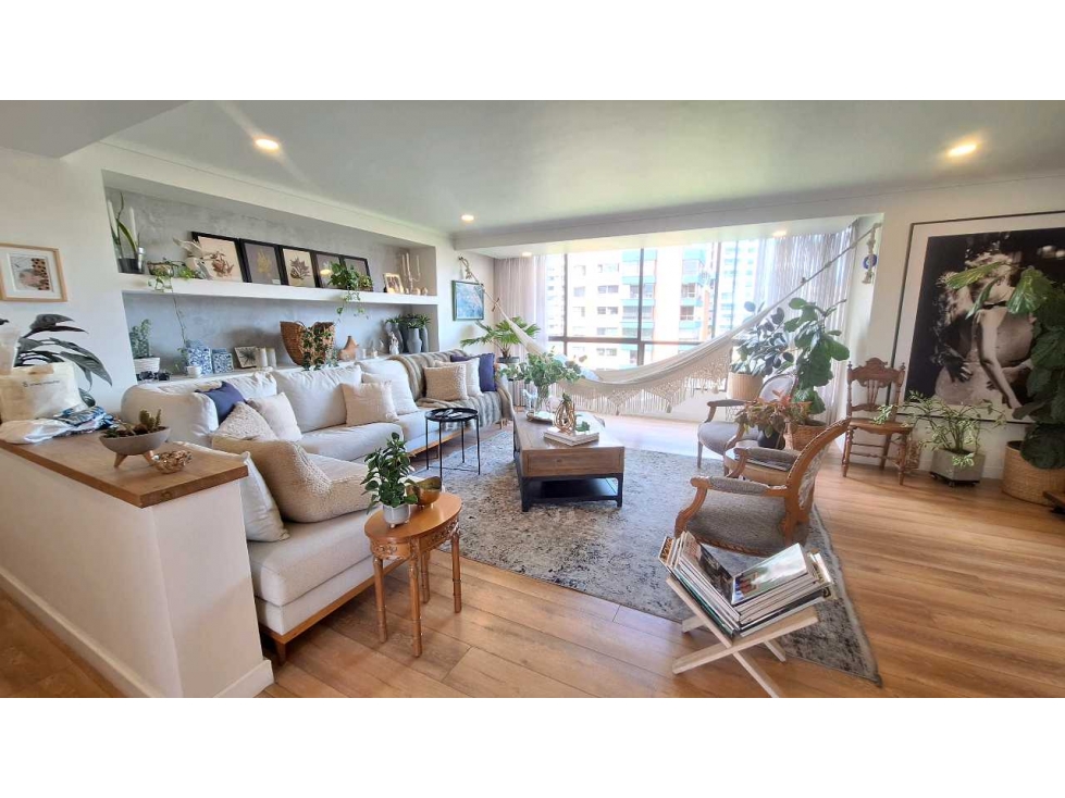 APARTAMENTO REMODELADO PARA LA VENTA, SECTOR SAN MICHEL, POBLADO.