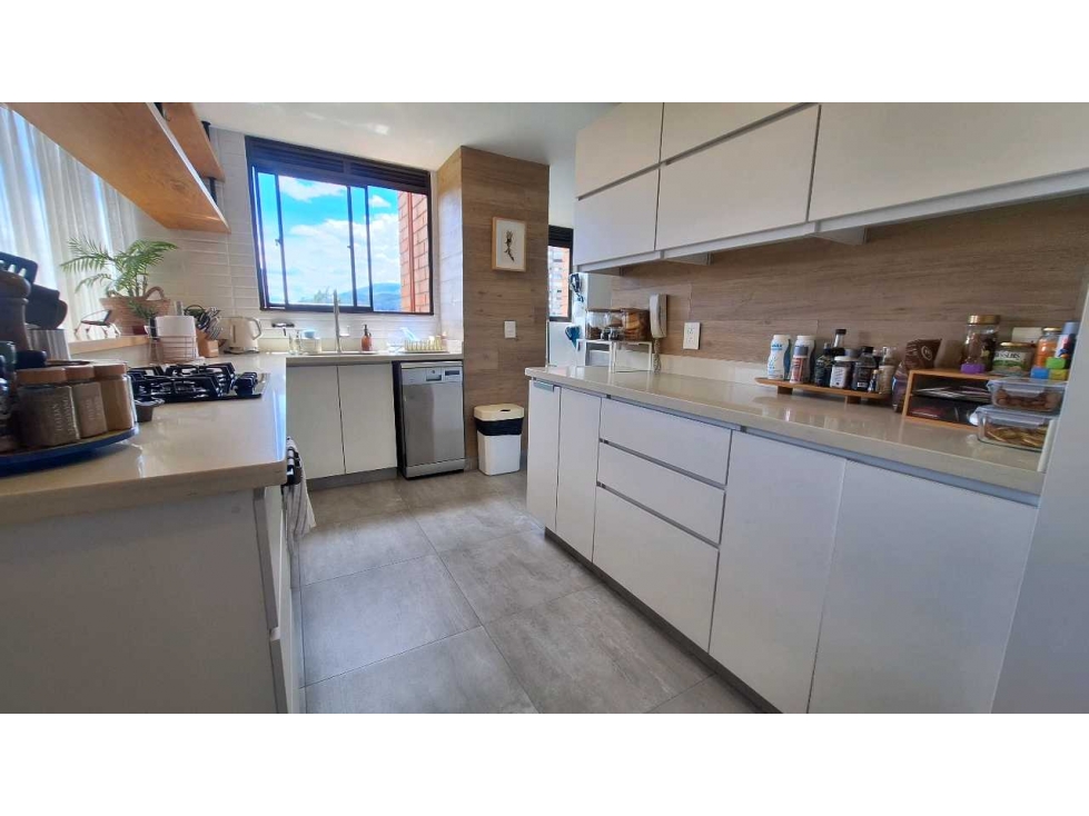 APARTAMENTO REMODELADO PARA LA VENTA, SECTOR SAN MICHEL, POBLADO. — foto 6