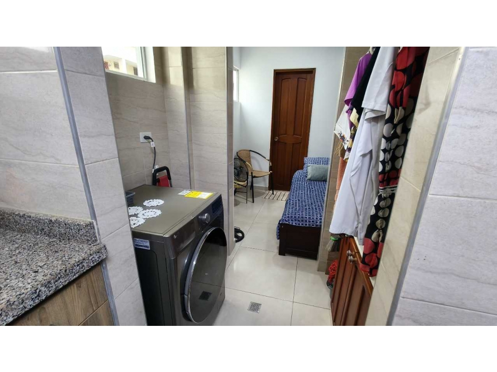 Apartamento Remodelado Residencial a una cuadra del mar Rodadero 005 - 5