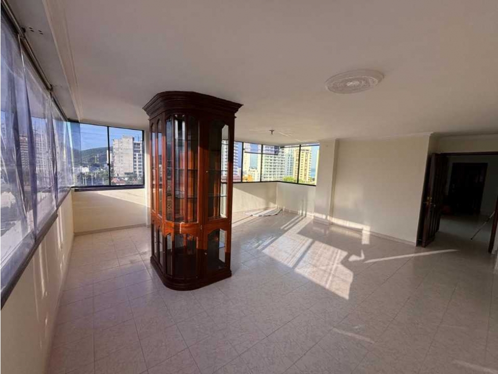 Apartamento residencial en tercera linea de mar, 125m2, rodadero sur