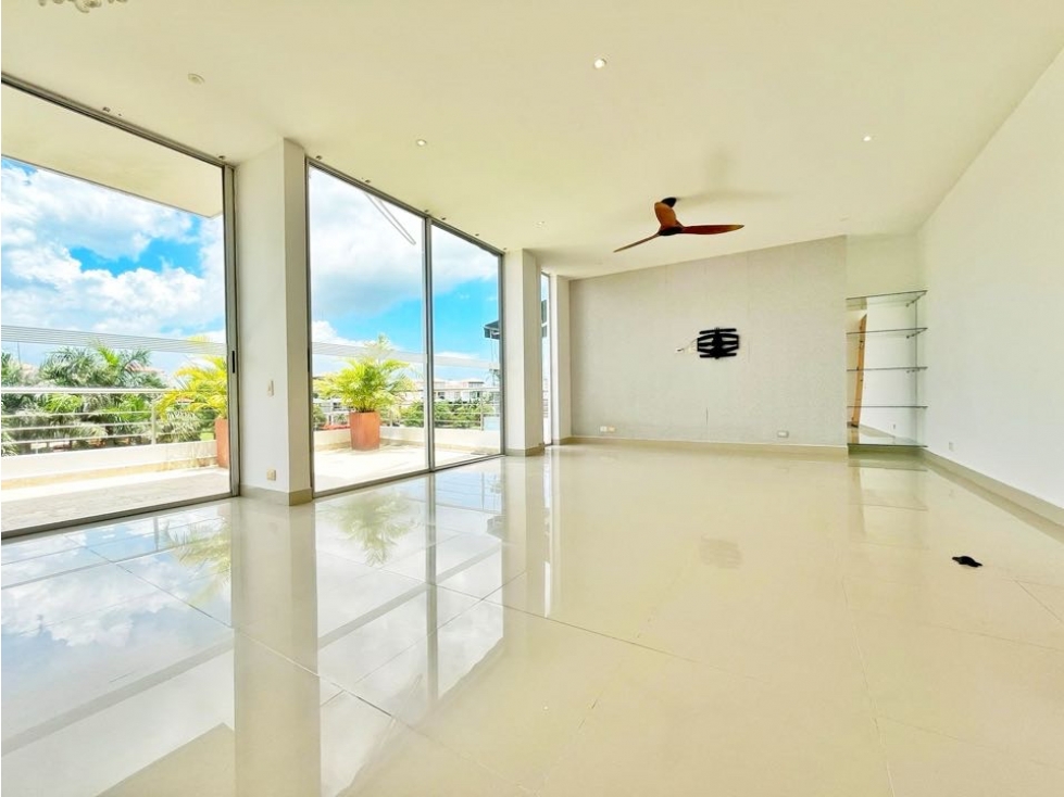 Apartamento tipo Penthouse Duplex en Venta en Laguna Club Cartagena