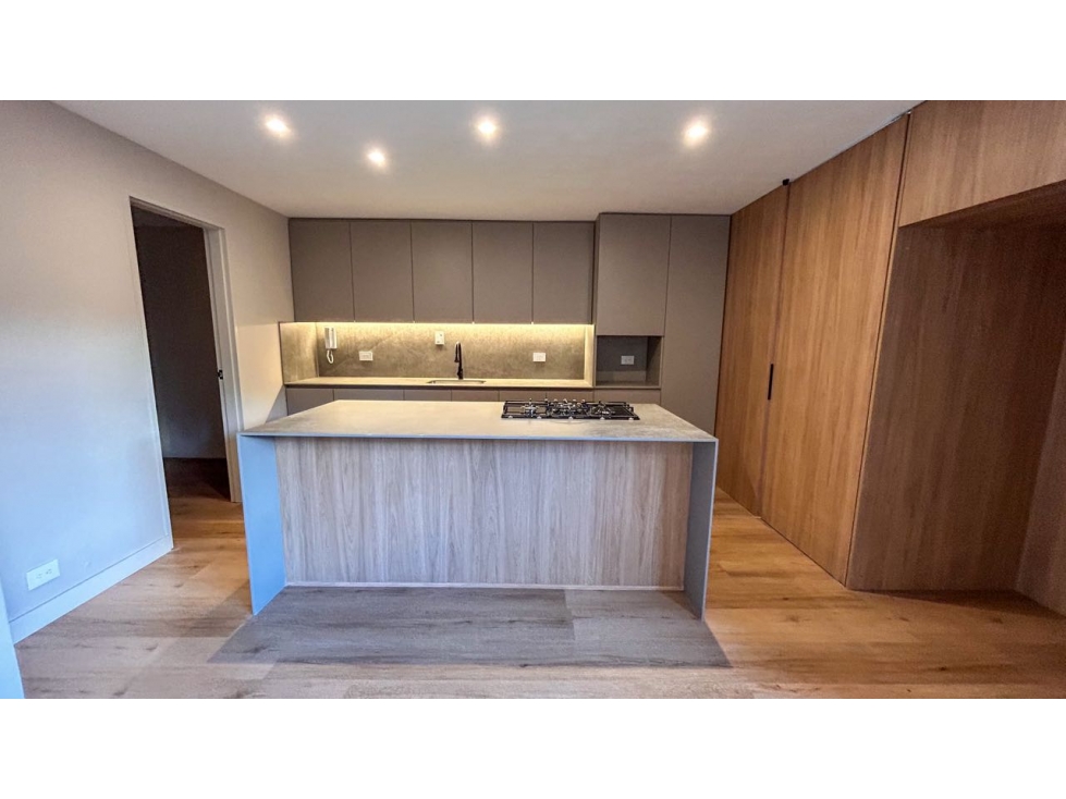 APARTAMENTO TOTALMENTE REMODELADO SECTOR ALEJANDRÍA/EL POBLADO — foto 3