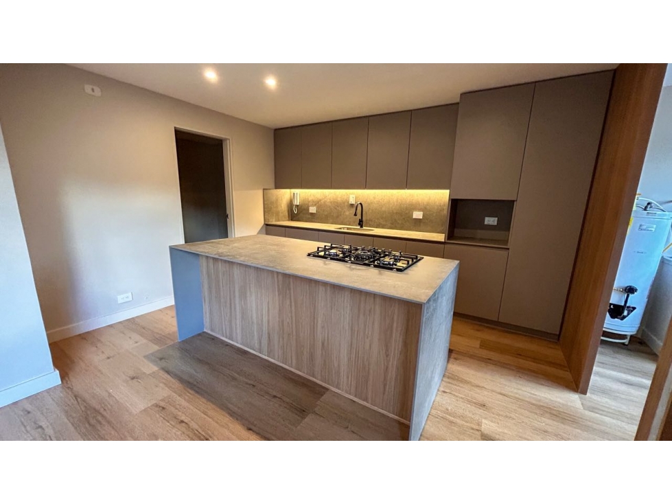 APARTAMENTO TOTALMENTE REMODELADO SECTOR ALEJANDRÍA/EL POBLADO — foto 4