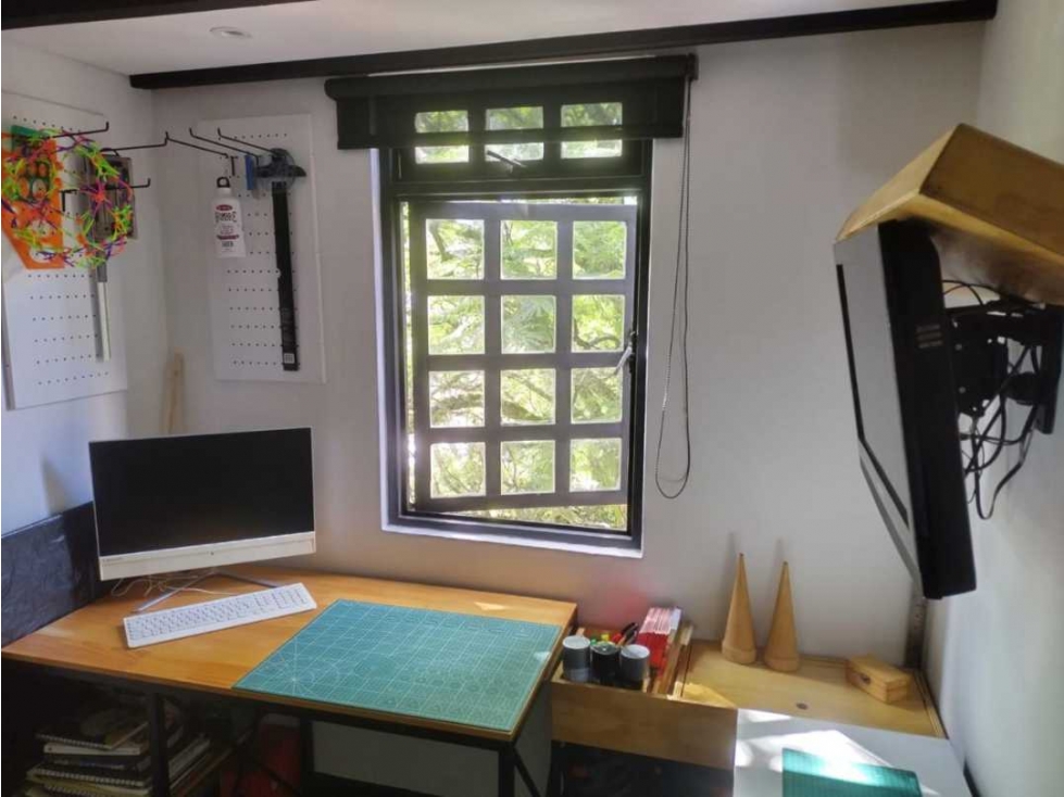 Apartamento venta envigado jardines buenos acabados parqueadero/util — foto 2