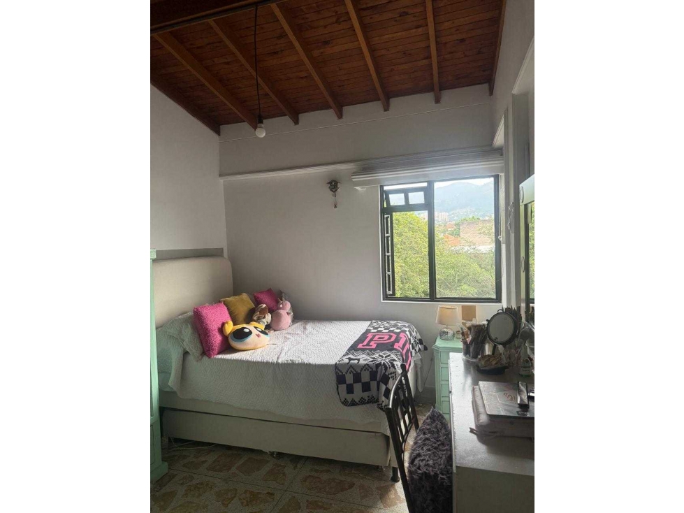 Apartamento venta envigado jardines buenos acabados parqueadero/util — foto 3