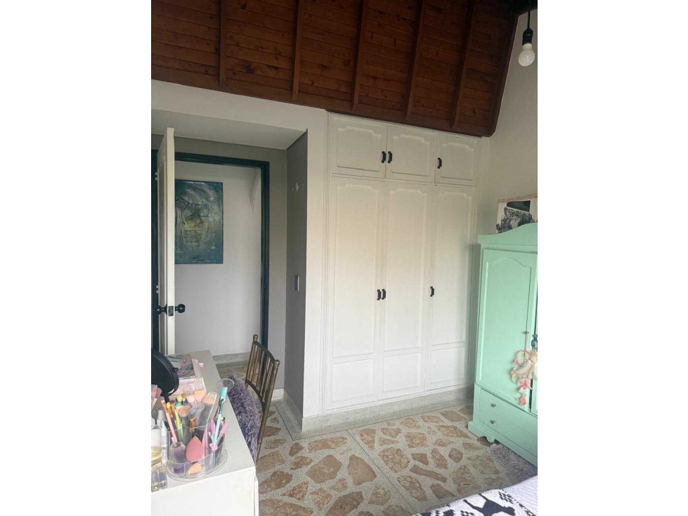 Apartamento venta envigado jardines buenos acabados parqueadero/util — foto 4