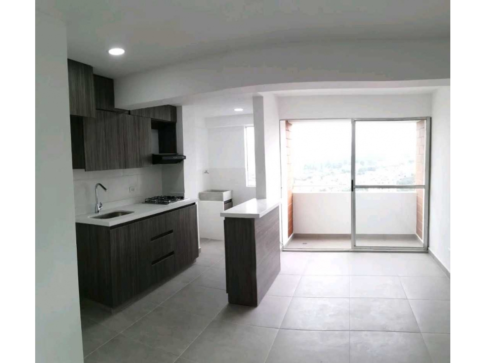 Apartamento venta Itagüí ditaires rentado! Piso alto con linda vista — foto 2