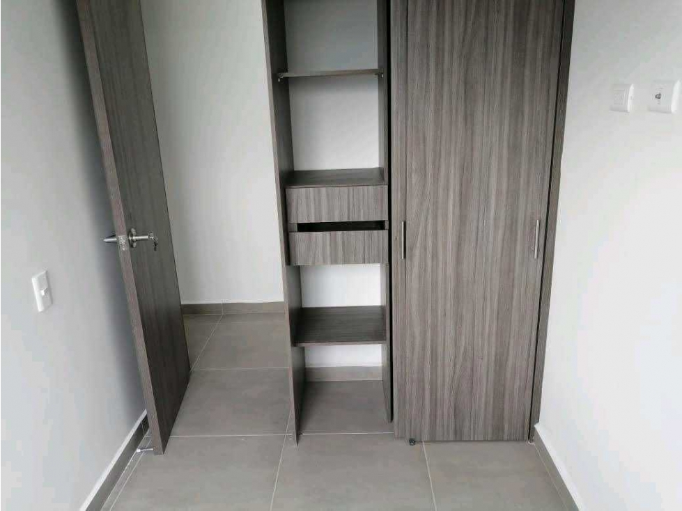 Apartamento venta Itagüí ditaires rentado! Piso alto con linda vista — foto 6