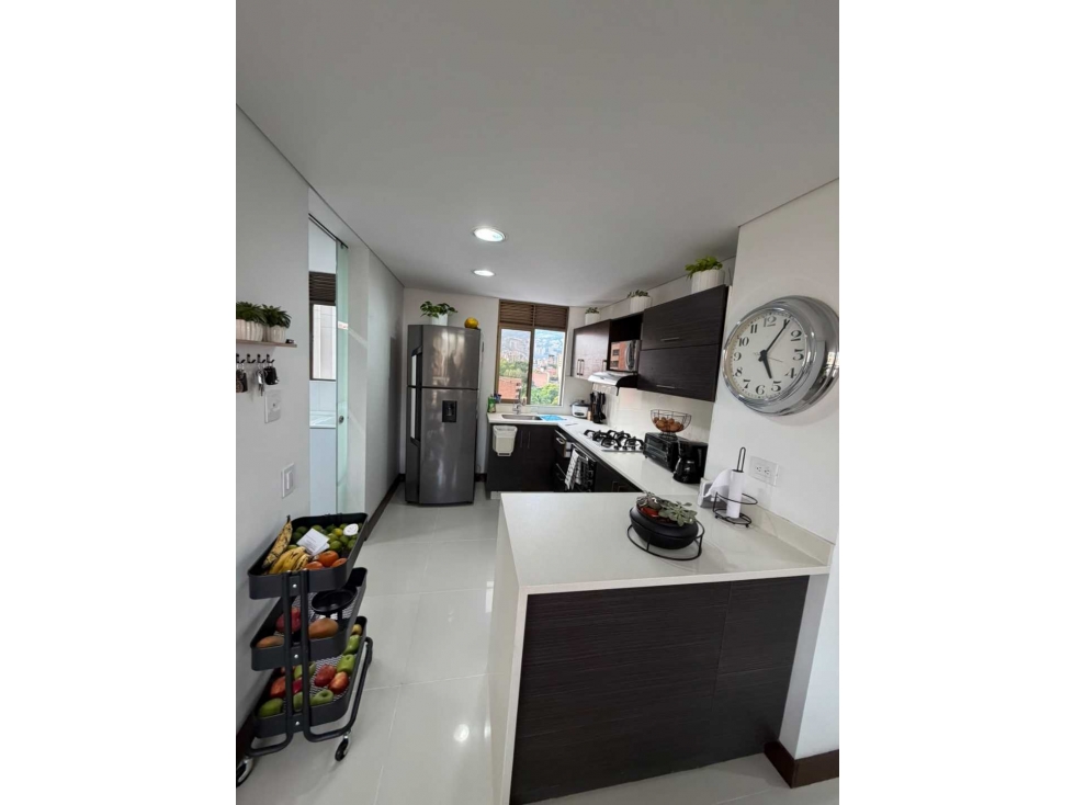 Apartamento venta laureles cerca a todo! 2 Parqueaderos lineales/util — foto 3