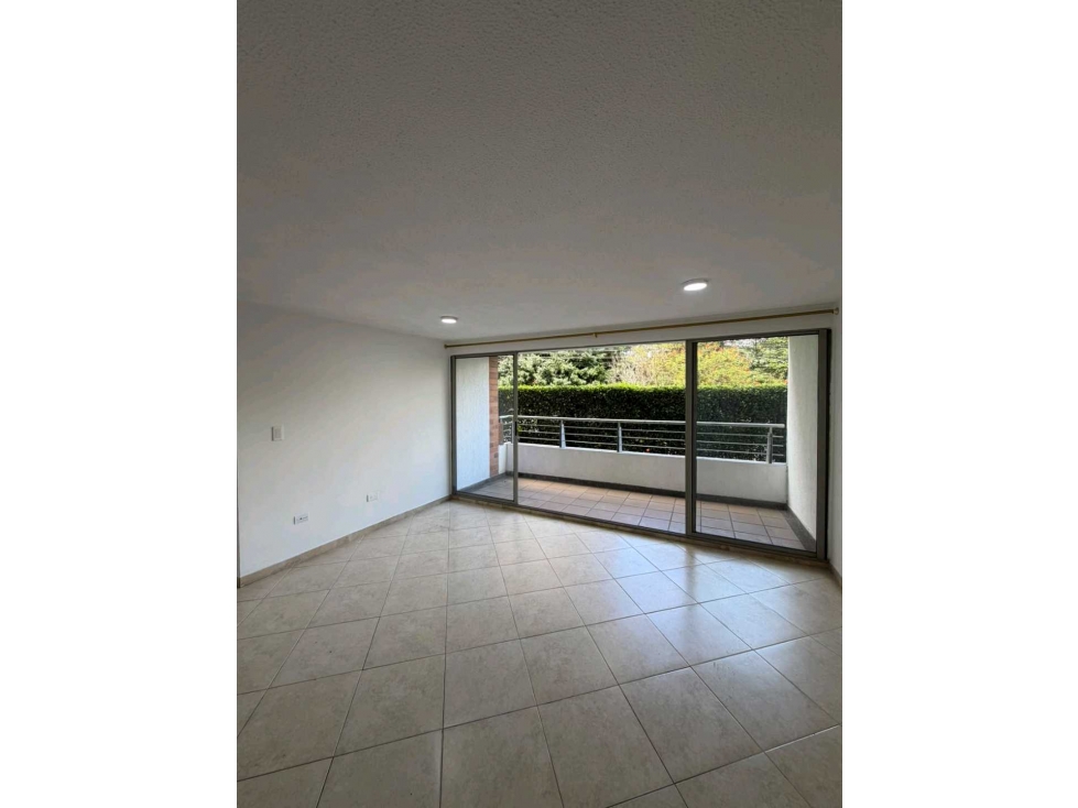 Apartamento venta loma de los bernal con buenos acabados