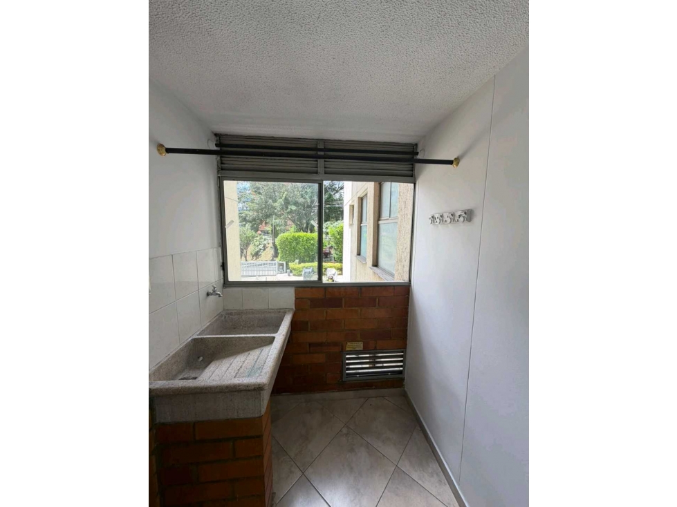 Apartamento venta loma de los bernal con buenos acabados — foto 4
