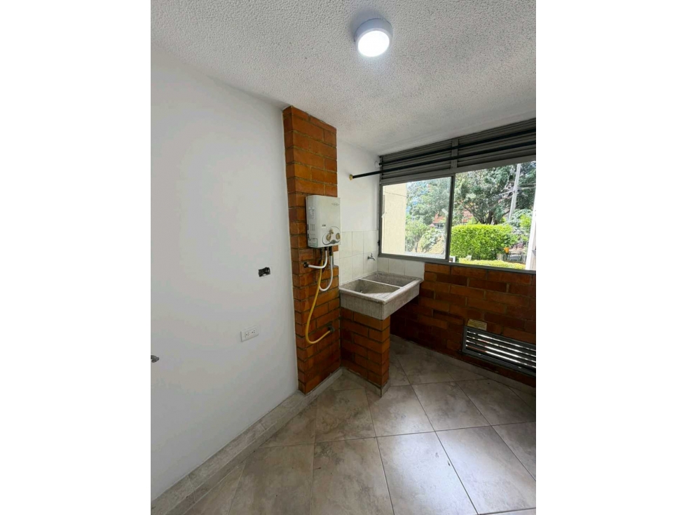 Apartamento venta loma de los bernal con buenos acabados — foto 5