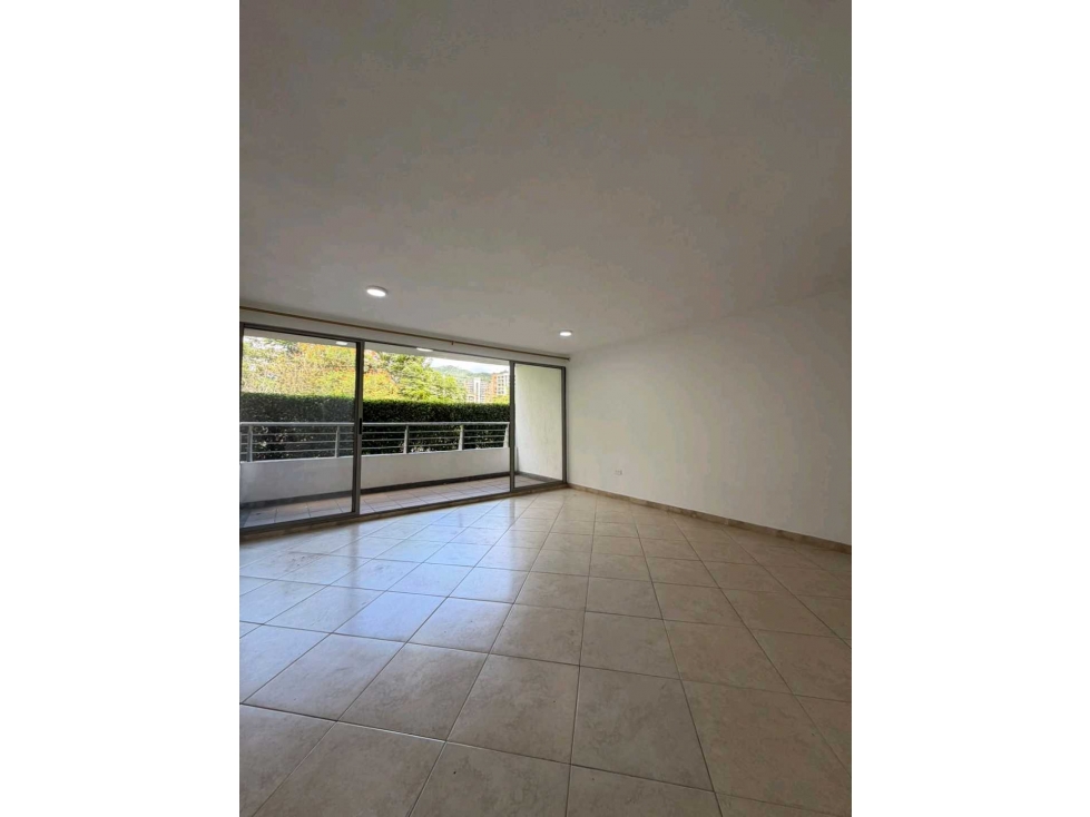 Apartamento venta loma de los bernal con buenos acabados — foto 6