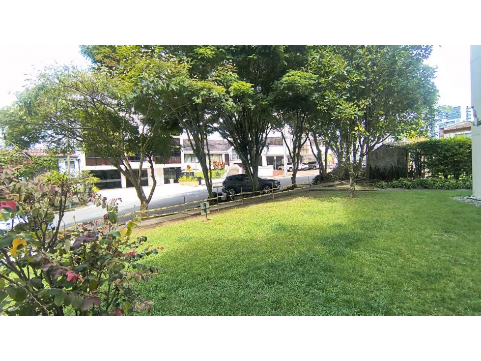 Apartamento Venta sector La Castellana Remodelado 4 piso con Ascensor — foto 2