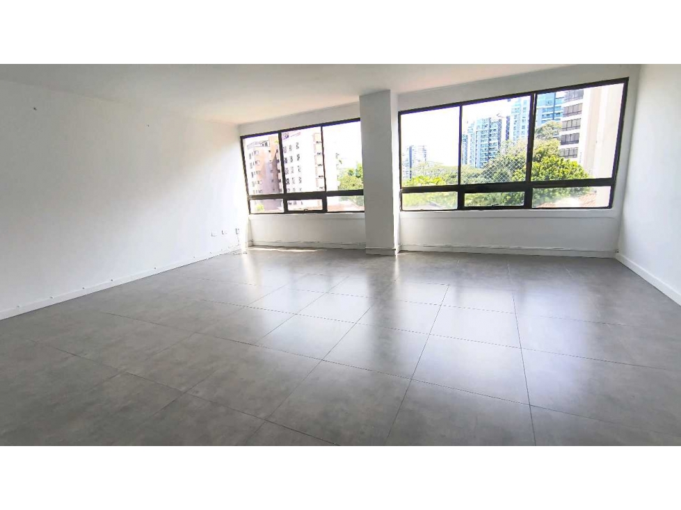 Apartamento Venta sector La Castellana Remodelado 4 piso con Ascensor — foto 3