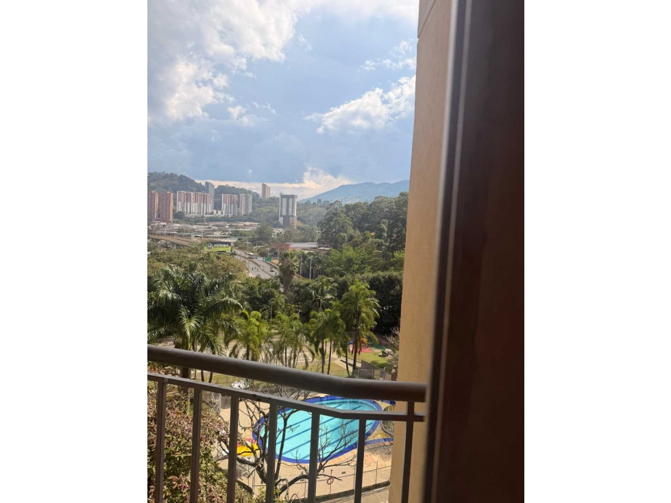 Apartamento venta suramerica cerca estacion y mall parqueadero/util — foto 2