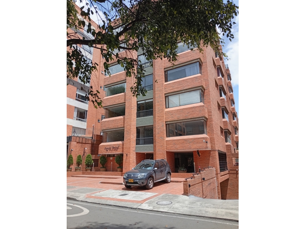 Apartamento y garajes en venta - Bogotá — foto 2