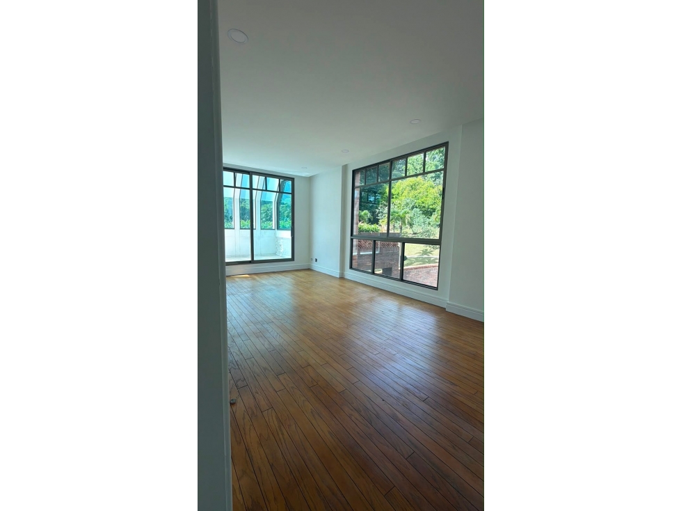 APARTAMENTO ZONA EXCLUSIVA DEL POBLADO - PARTE ALTA CERCA AL CES — foto 3