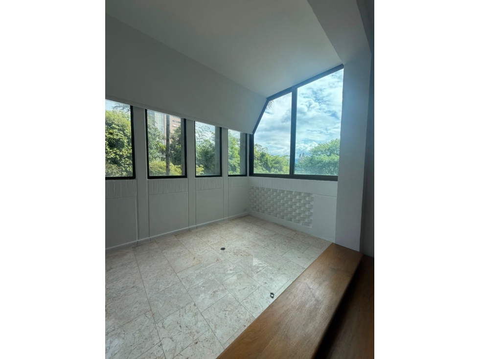 APARTAMENTO ZONA EXCLUSIVA DEL POBLADO - PARTE ALTA CERCA AL CES — foto 5
