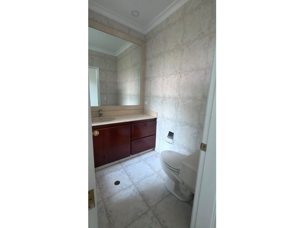 APARTAMENTO ZONA EXCLUSIVA DEL POBLADO - PARTE ALTA CERCA AL CES — foto 6