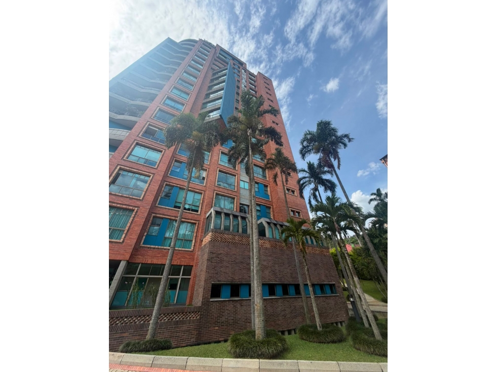 APARTAMENTO ZONA EXCLUSIVA DEL POBLADO - PARTE ALTA CERCA AL CES — foto 2