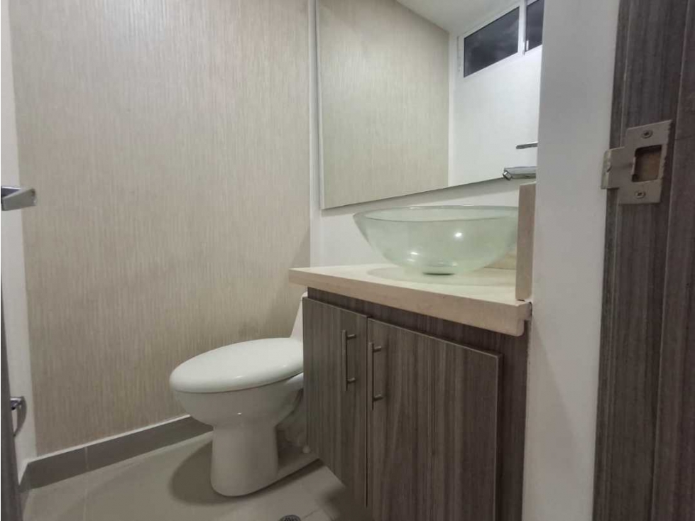 APTO 145 MTS ARRIENDO O VENTA LA CASTELLANA LADO.SOMBRA — foto 5