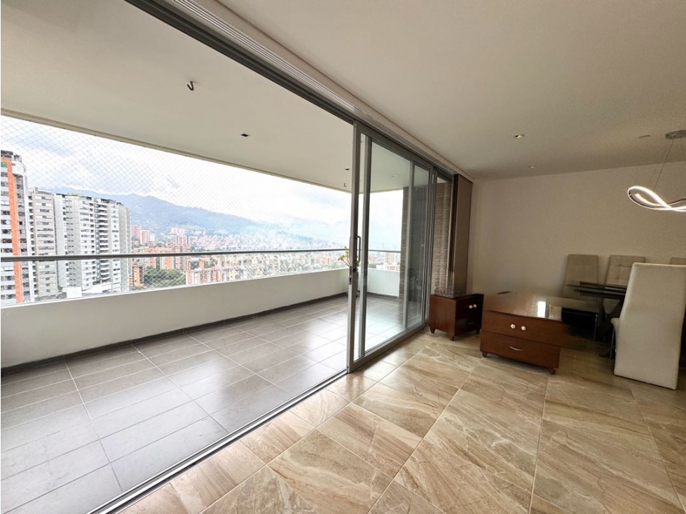 Venta apartamento con balcón, Udad completa. Envigado,Esmeraldal.
