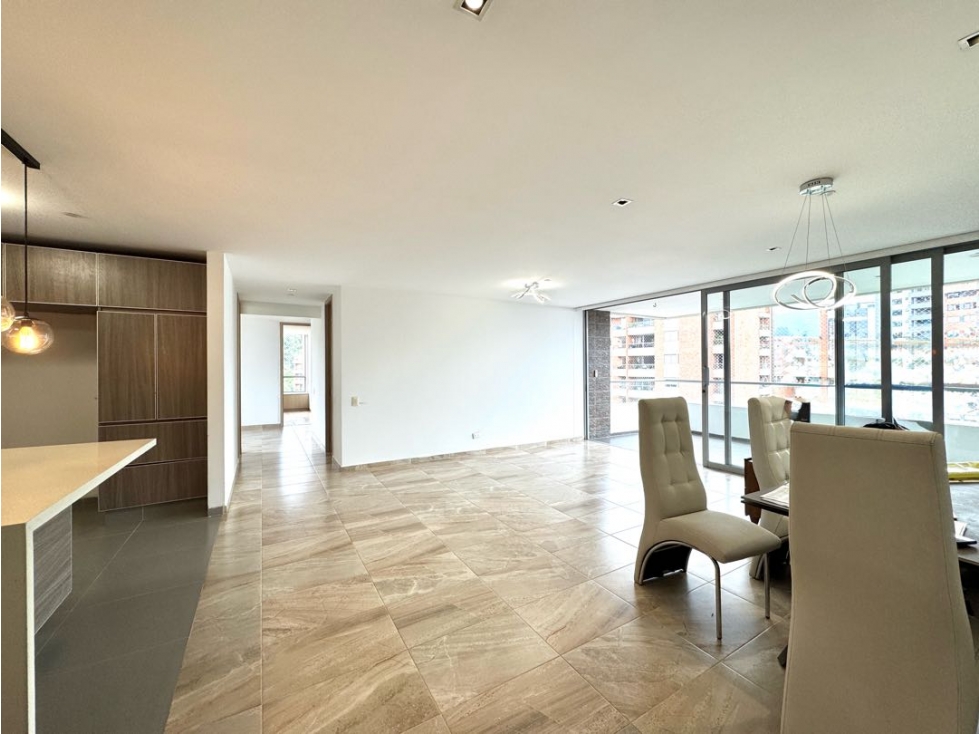 Venta apartamento con balcón, Udad completa. Envigado,Esmeraldal. — foto 2