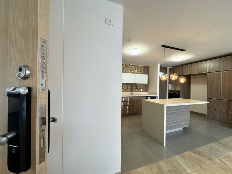 Venta apartamento con balcón, Udad completa. Envigado,Esmeraldal. — foto 3
