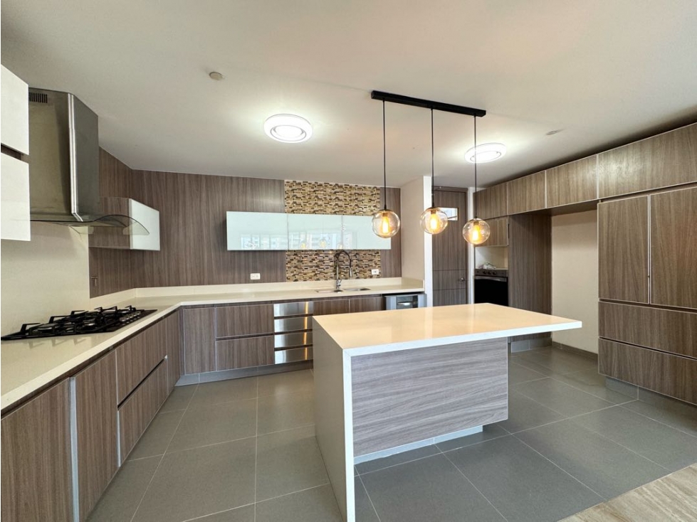 Venta apartamento con balcón, Udad completa. Envigado,Esmeraldal. — foto 4