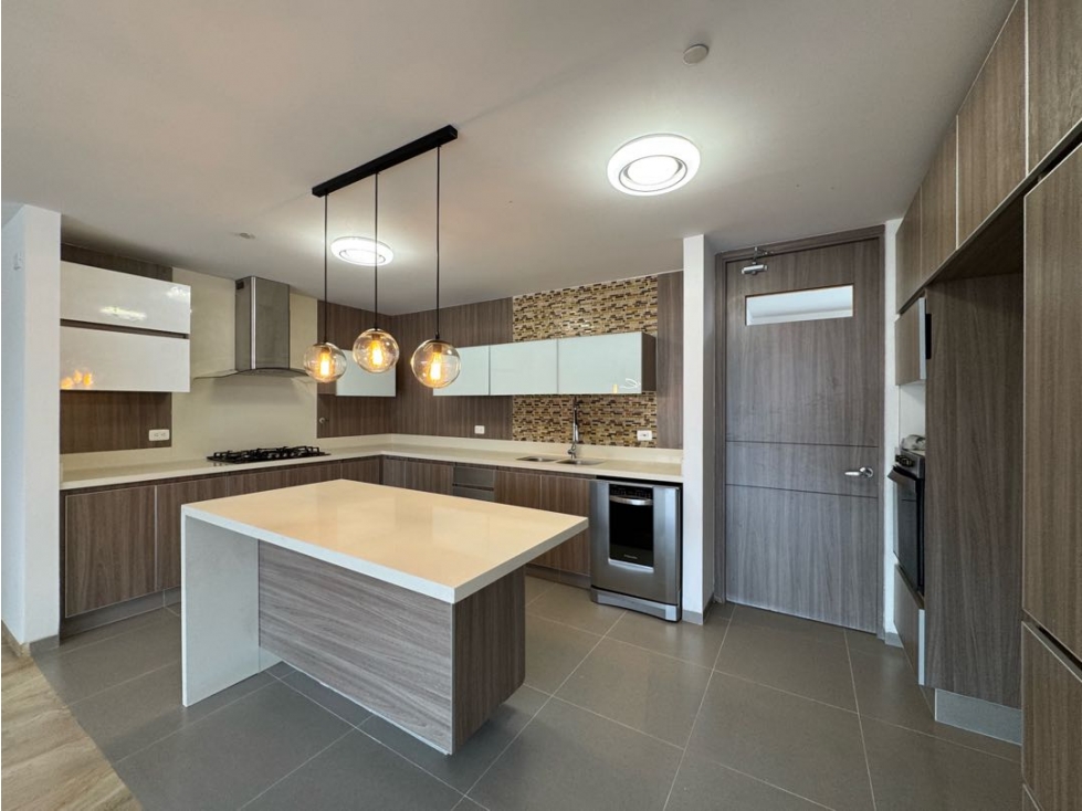 Venta apartamento con balcón, Udad completa. Envigado,Esmeraldal. — foto 5