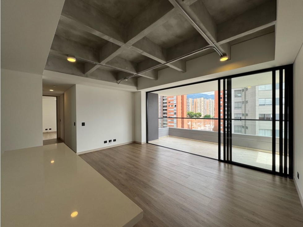 Venta apartamento con balcón. Envigado, Los Mesa. Unidad completa. — foto 3