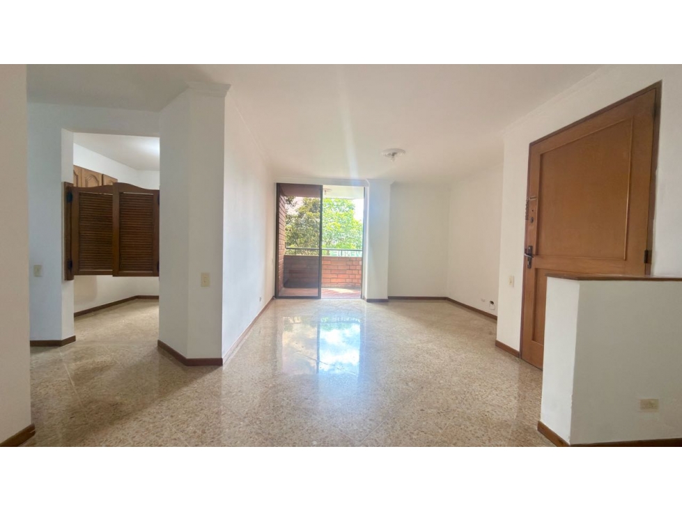 Venta Apto en Castropol con ubicación central y conectividad.