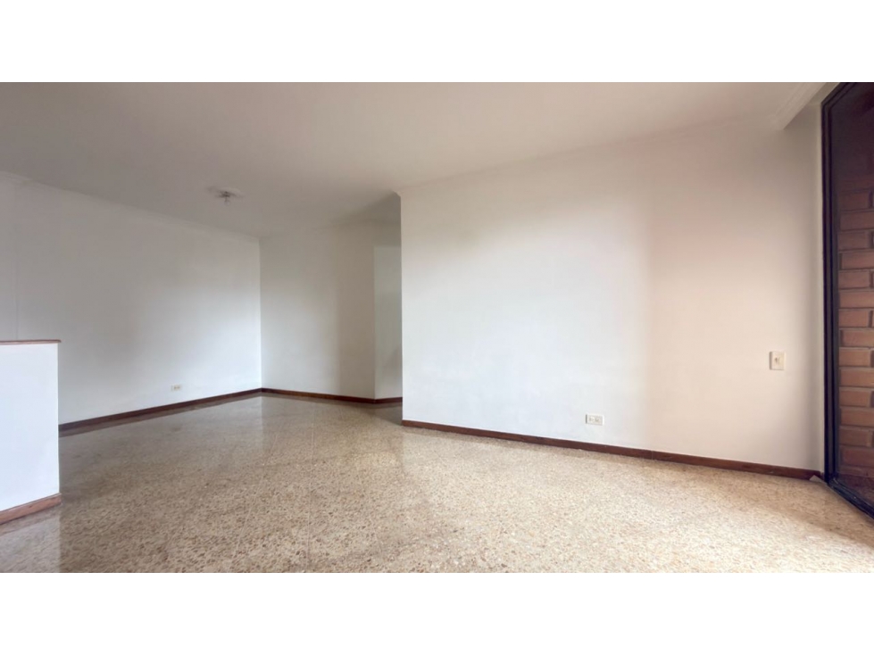 Venta Apto en Castropol con ubicación central y conectividad. — foto 2