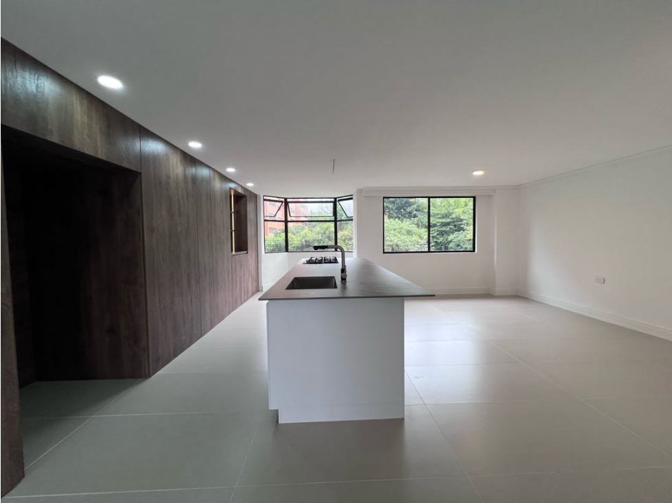 Apto cerca al CC Oviedo totalmente remodelado
