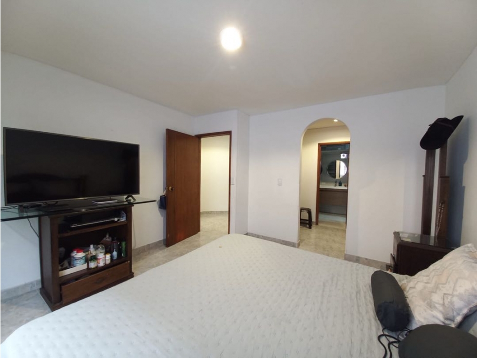 Venta de hermoso y amplio apto en Pinares — foto 6