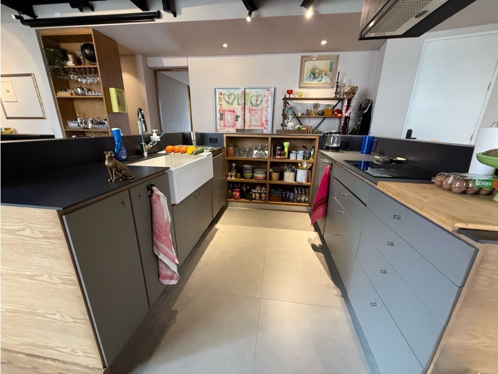 Se vende moderno y acogedor apto en Rosales — foto 5