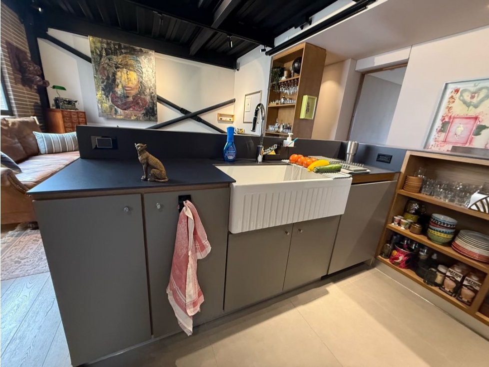 Se vende moderno y acogedor apto en Rosales — foto 6