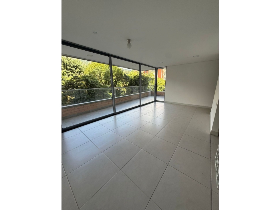 APTO DISPONIBLE PARA LA VENTA EN ENVIGADO. CERCA AL MALL TERRACINA.