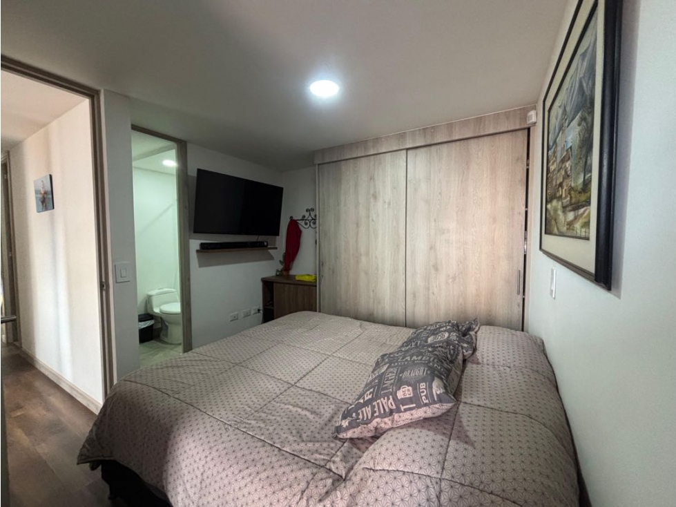 Apto en edificio con ascensor parqueadero y cuarto útil — foto 6