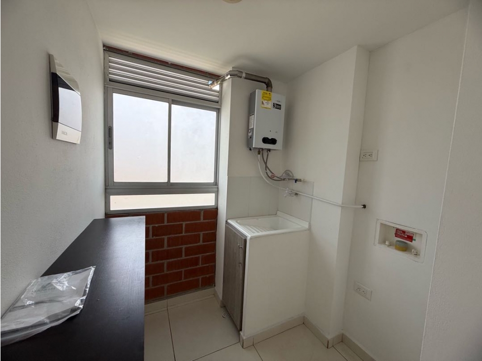 Apto en edificio con ascensor, parqueadero y util — foto 4