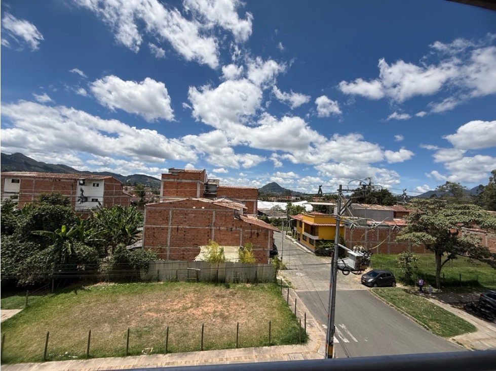 Apto en edificio con ascensor, parqueadero y util — foto 5